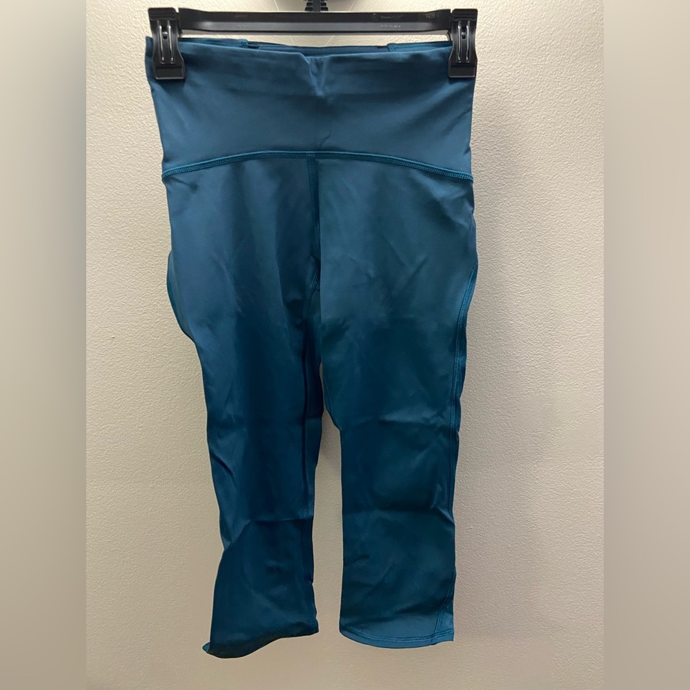 Lululemon cropped leggings size 4